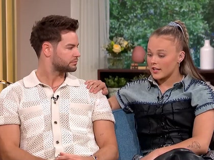 JoJo Siwa, Chris Hughes