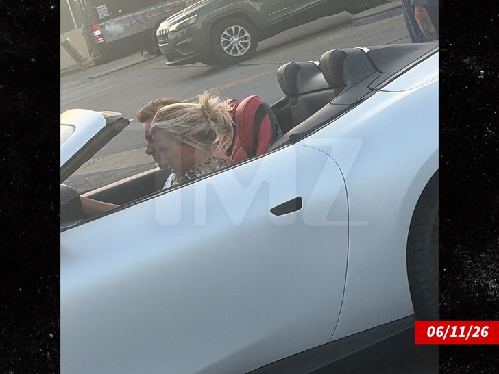 Savannah Chrisley and boyfriend tmz 4
