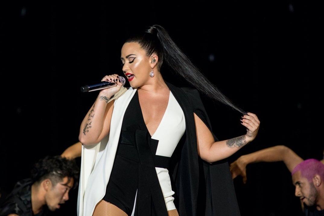 demi_performance_pics_05