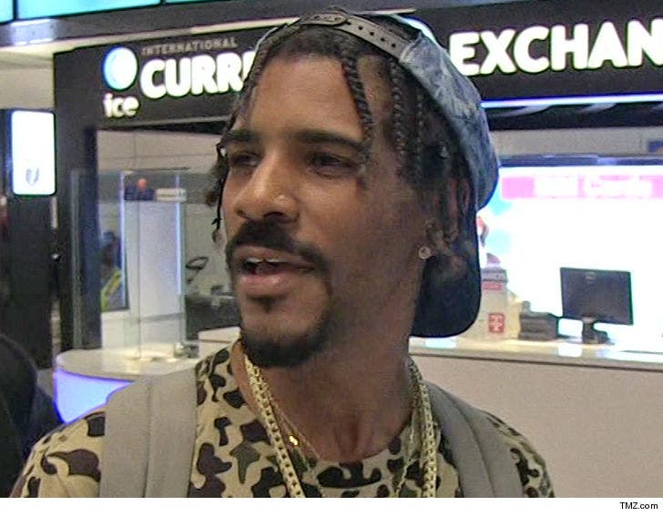 VH Star Kamal Givens Seeking New 'Chance' at Love :: 0802-kamal-chance-givens-happy-tmz-3