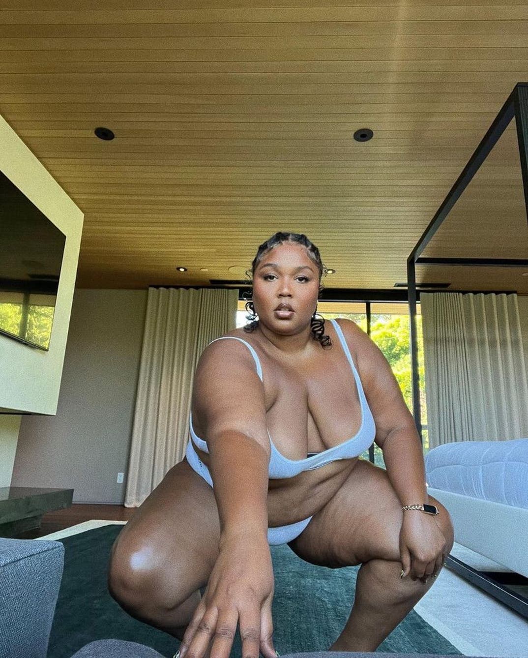 0426 Lizzo Hot Shots 0