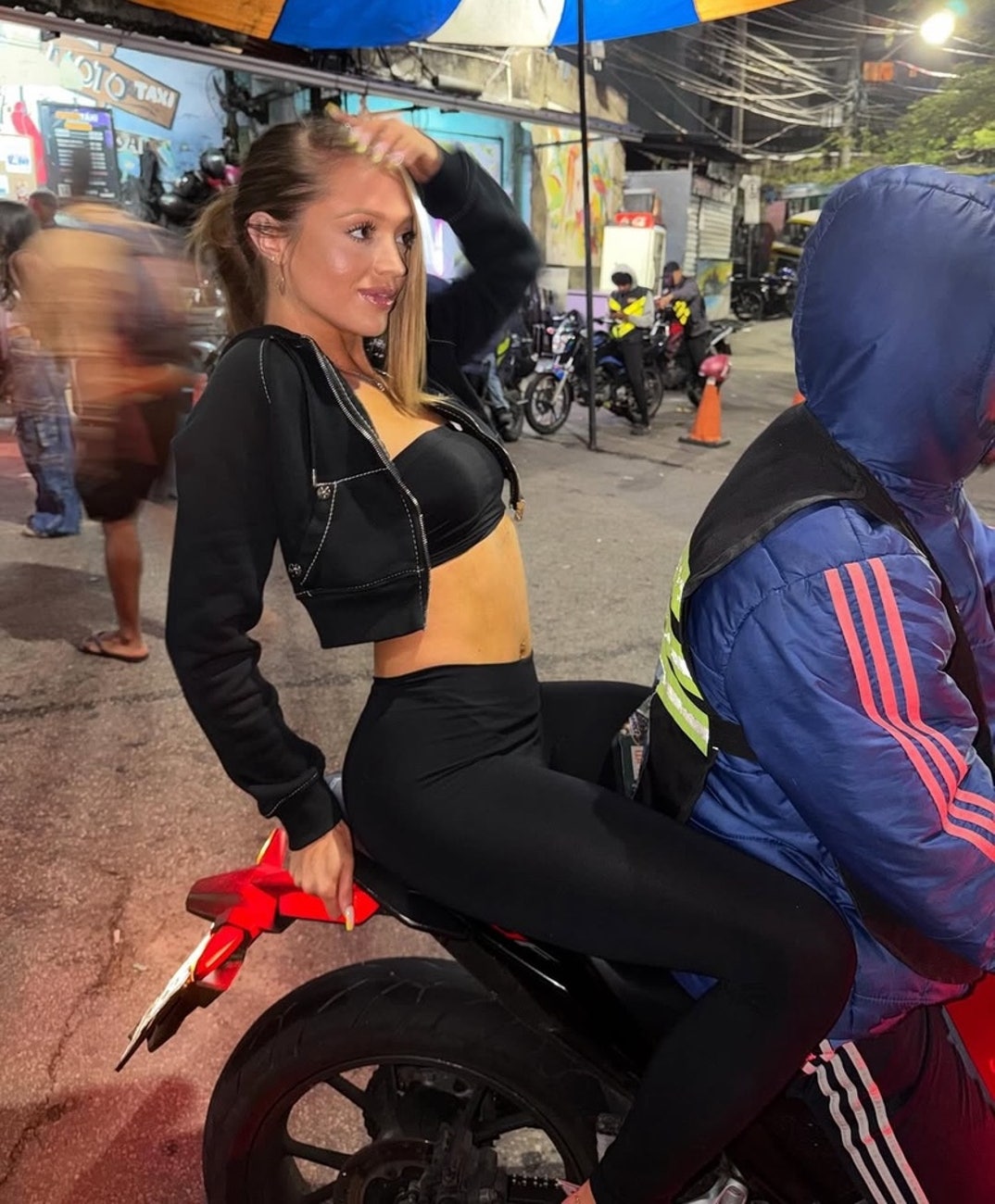 Woah Vicky Brazil 12