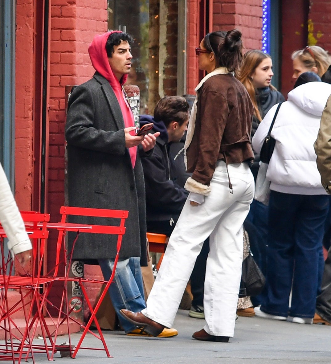 Joe Jonas Tatiana Gabirela Close In New York 5
