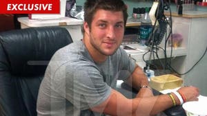 Tim Tebow -- Hey Coach, Check Out My Toes!