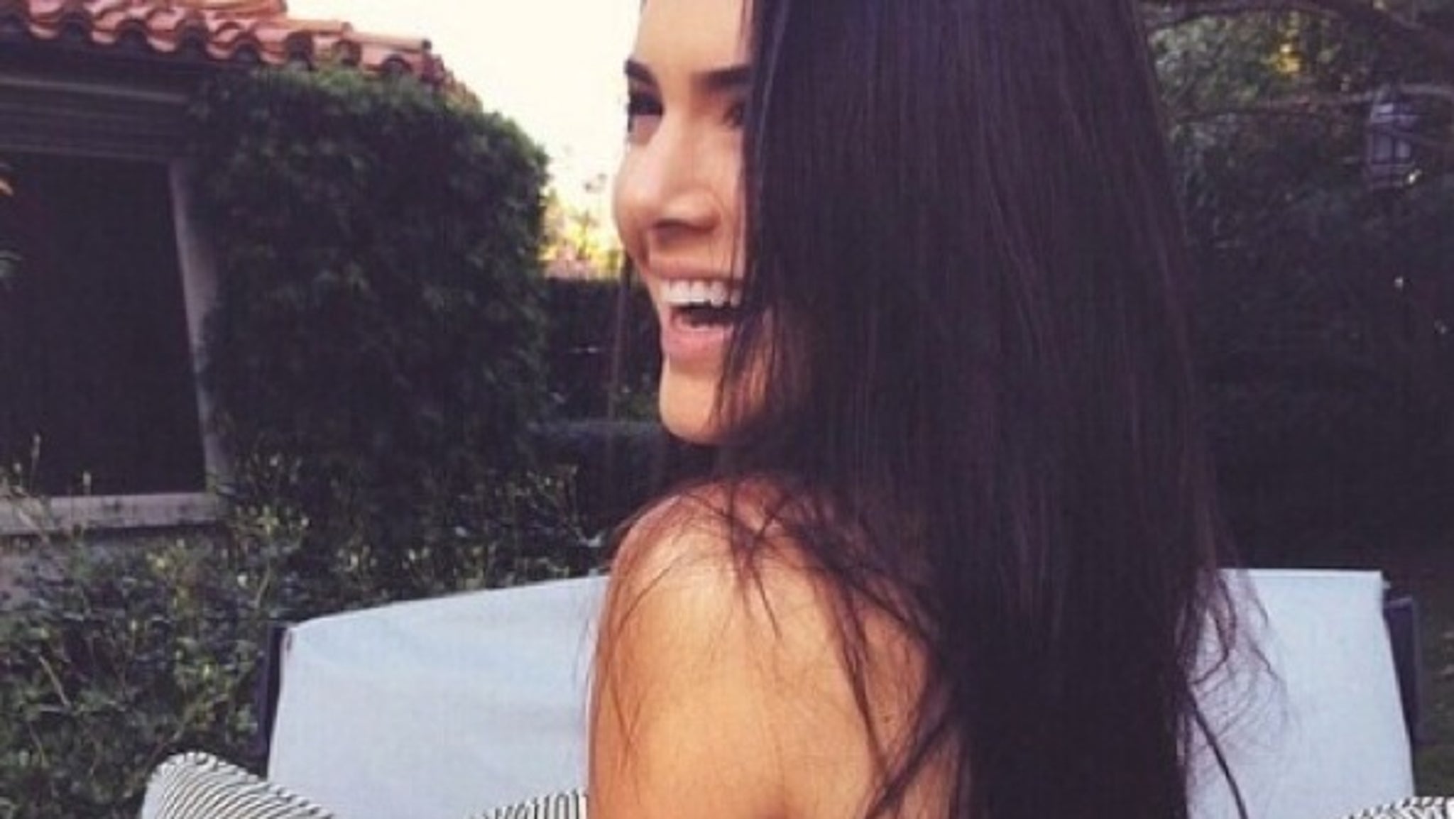 20 Sexy Photos of Kendall Jenner's Cakes to Celebrate Her Big Birthday!