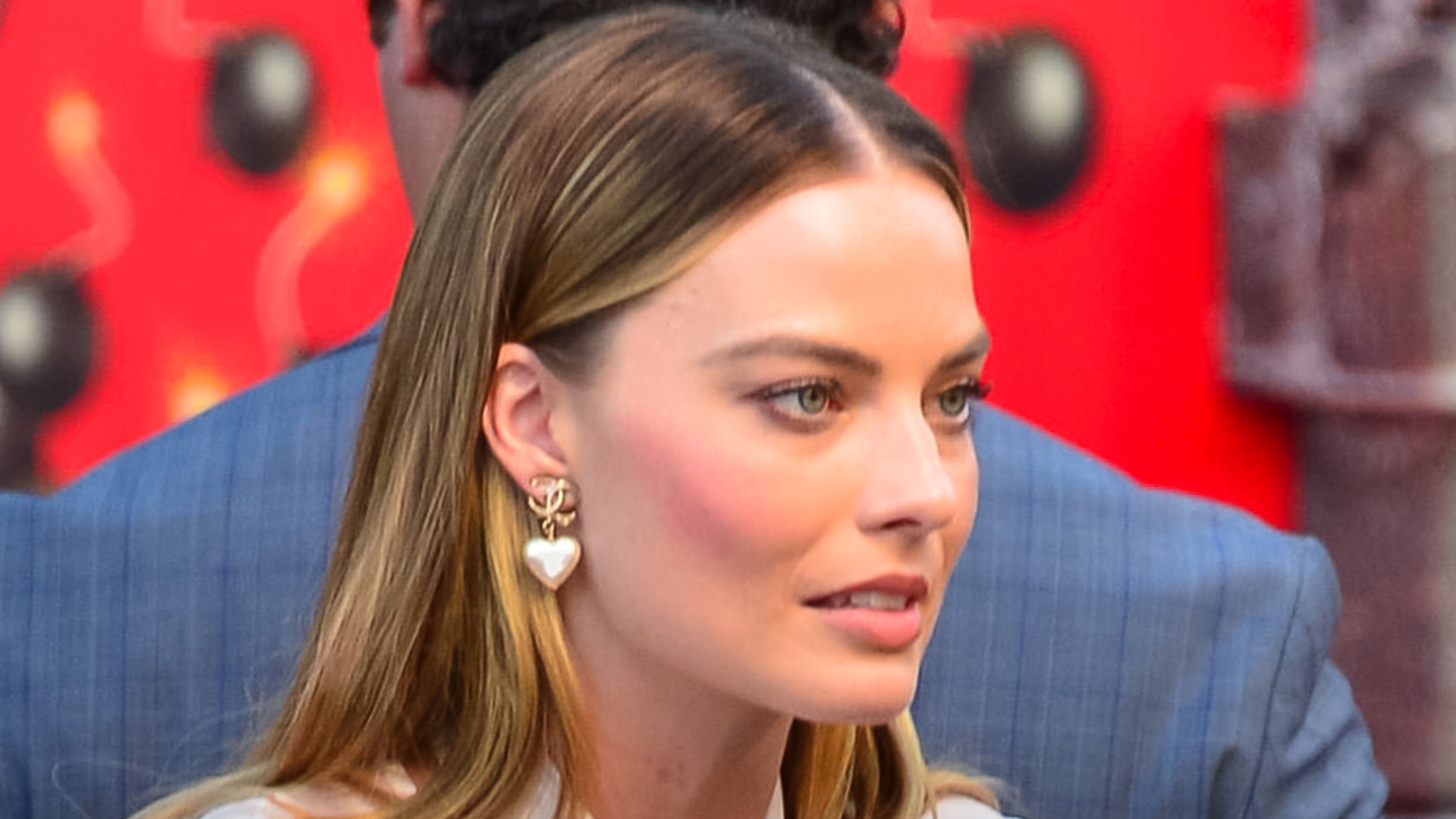 Margot Robbie's latest film, "Babylon", bombs at the box office