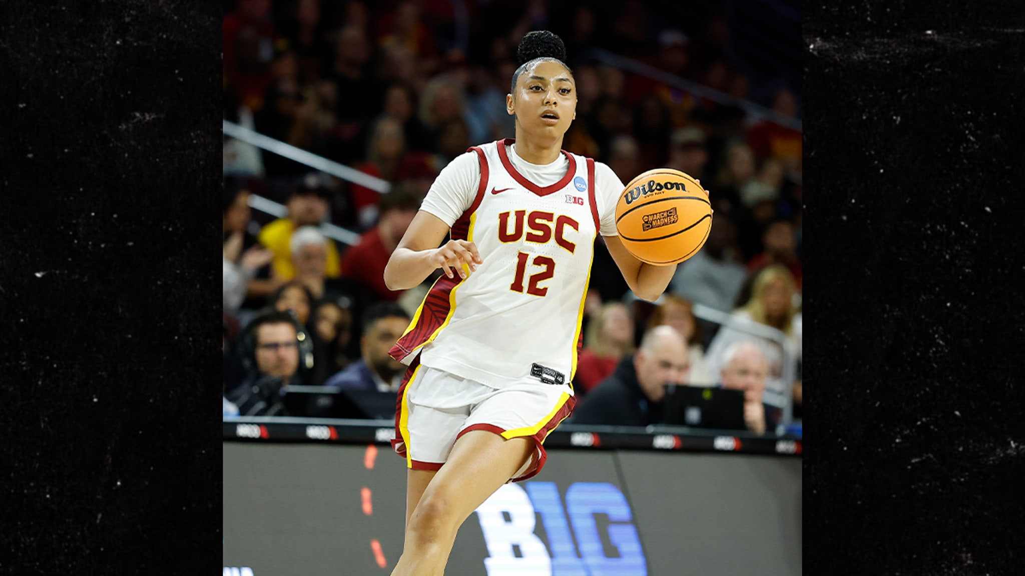 Vivi Manaba gimiendo