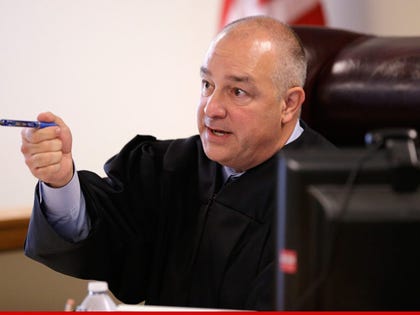 1009-adrian-peterson-judge