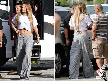 1115-jlo-on-set-mega