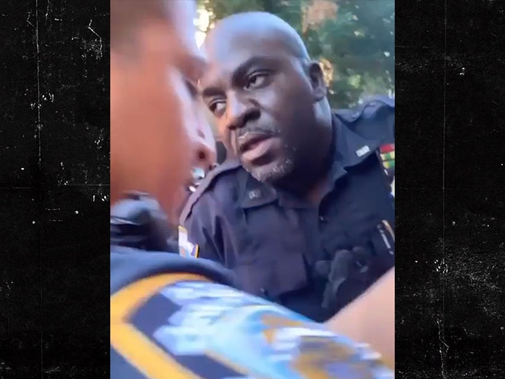 NYPD Memuru Tutuklama Sırasında Kadının Suratını Yumrukladı