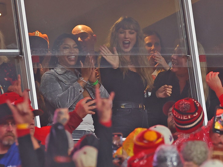 Taylor Swift Attends Tampa Bay Buccaneers vs. Kansas City Chiefs