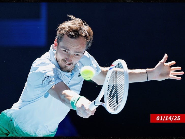 Daniil Medvedev sub getty swipe