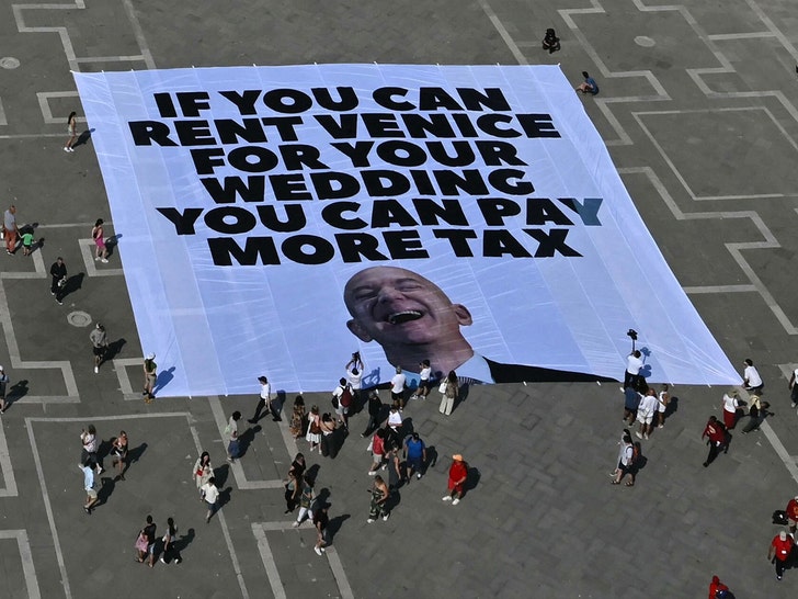 jeff bezos venice italy message getty 2