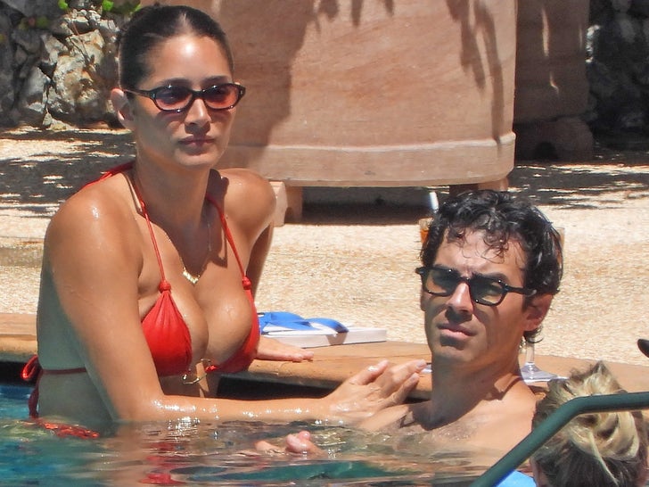 0706-Joe-Jonas-Tatiana-Gabrielle-Portofino-SUB