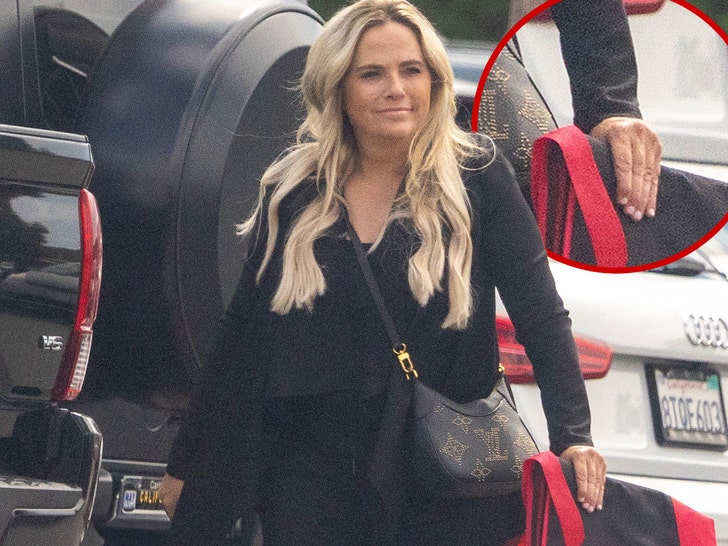 Amy Mickelson Seen Without Wedding Ring backgrid 2