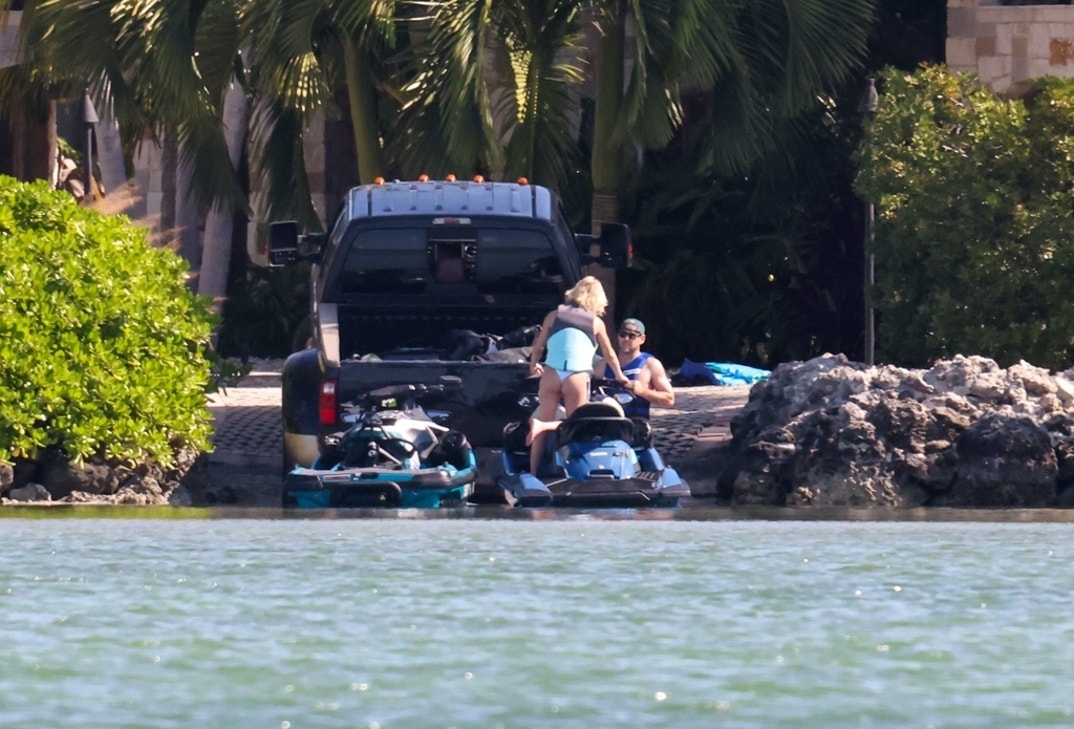 Scooter Braun Sydney Sweeney 6