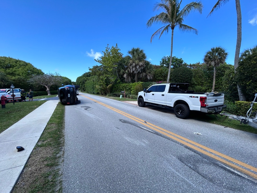 Tiger Woods DUI Crash Scene Pics 1