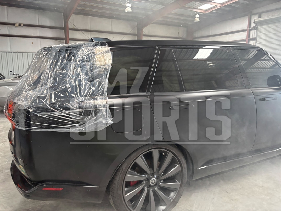 Tiger Woods Car Crash Aftermath Photos 5