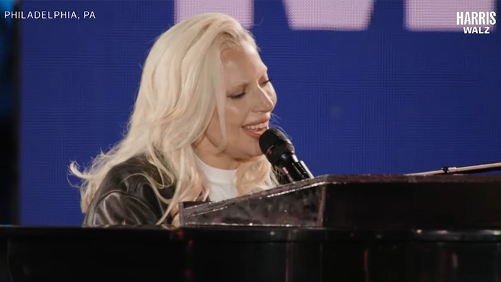 110424_lady_gaga_god_bless_america_kal