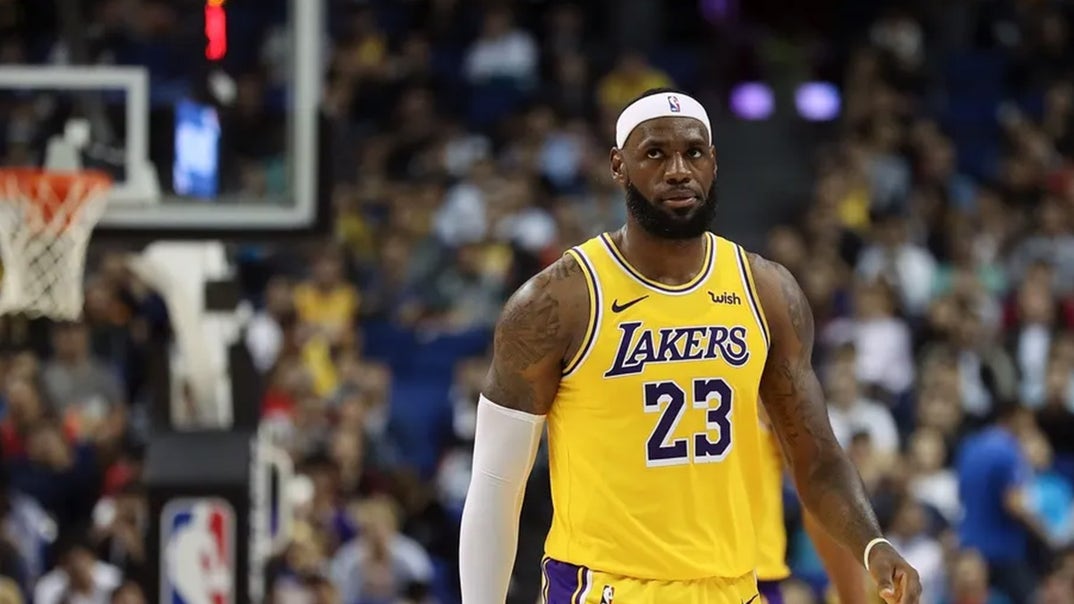 1230-LeBron-James-On-The-Court-PRIMARY