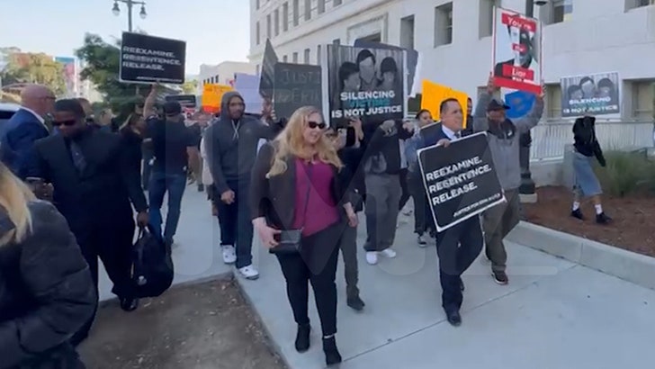 032025_Menendez_Supporters_marching_kal