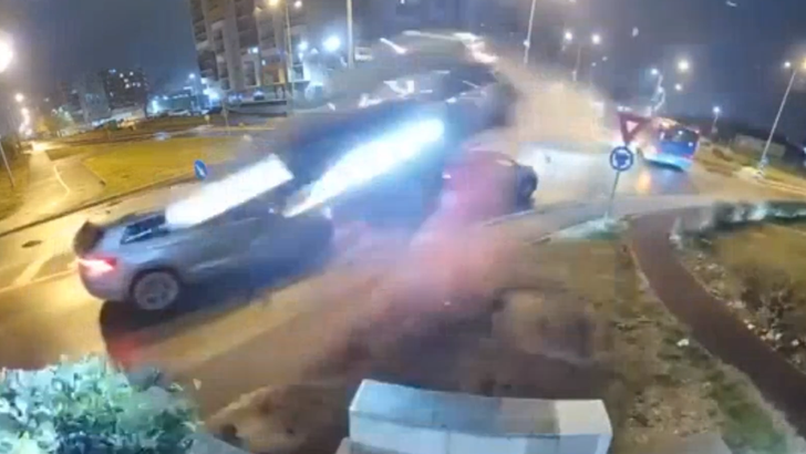 120825 mercedes crash kal.jpg