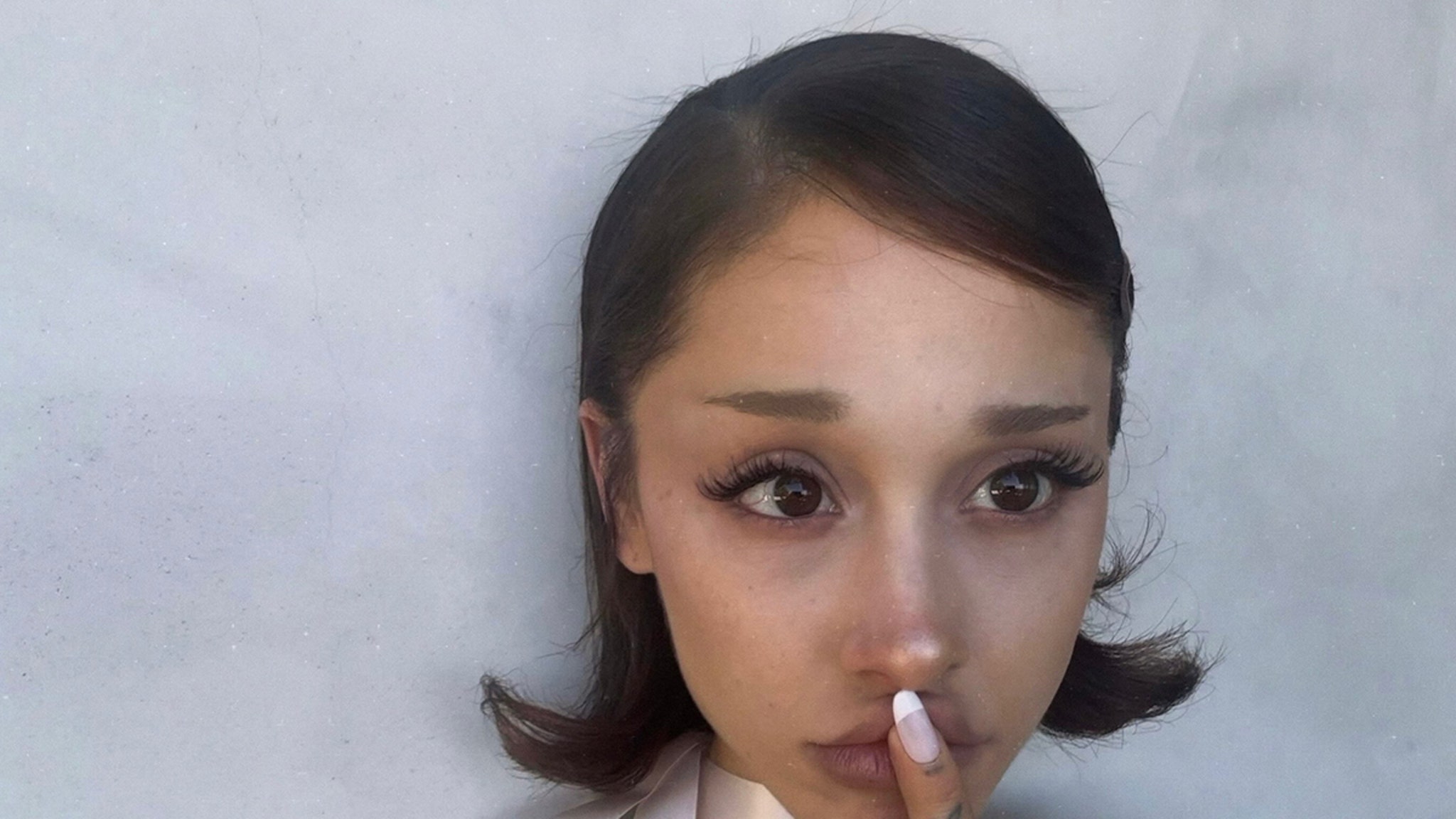 Ariana Grande Debuts Bob Haircut in New Photos