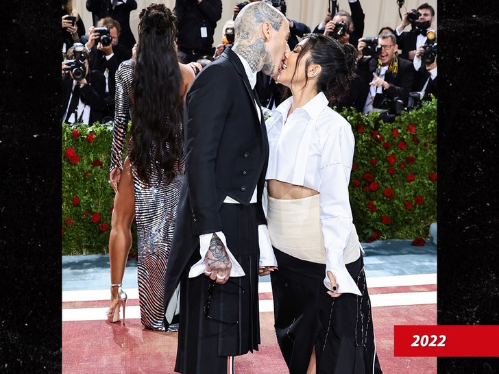 0505-Kardashian-Jenner-with-Gala-looks-through-the-year-year-sub3-date-swipe