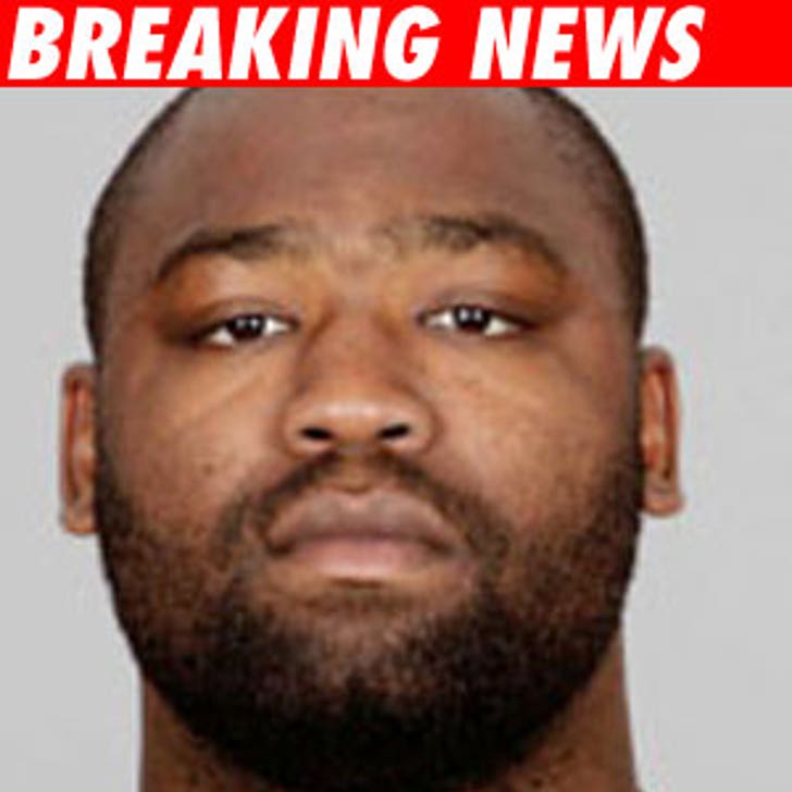 Oakland Raiders Star Busted for DUI :: 0916_tommy_kelly_bn-1