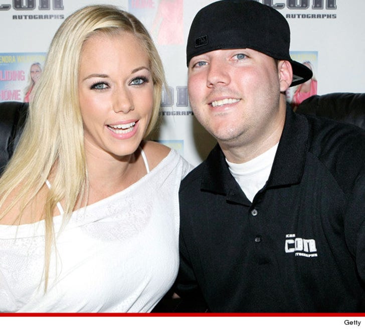 Kendra Wilkinson's Bro -- She Kept Alleged Pregnancy From Family :: 1018-kendra-wilkinson-and-brother-getty-3