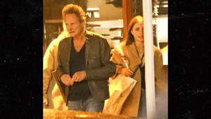 011023 Lindsey Buckingham Backgrid