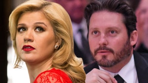 Kelly Clarkson's Ex Allegedly Said She Wasn't Sexy Enough for 'The Voice'