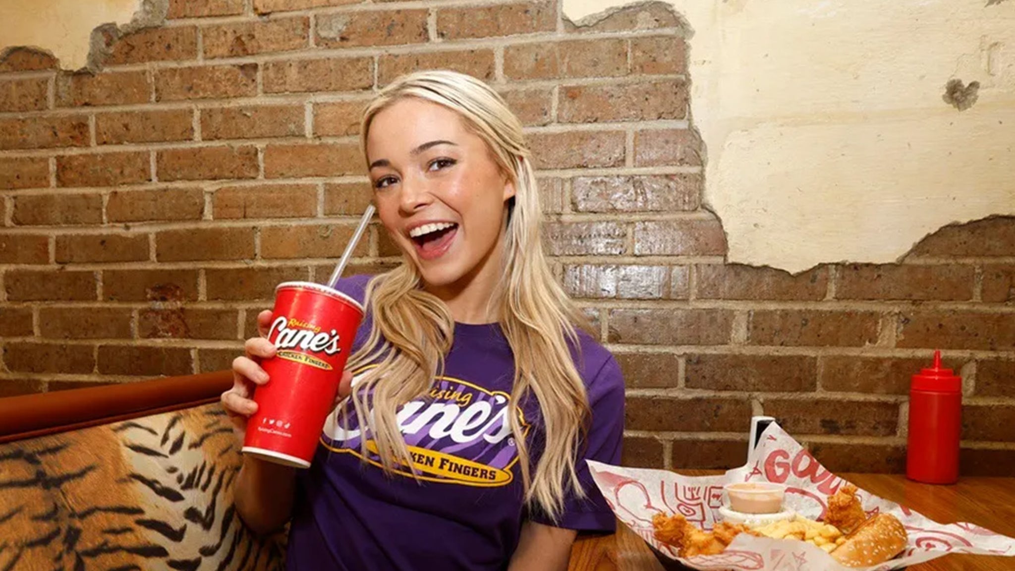 Livvy Dunne, LSU Gymnasts Attract Crowd At Raising Cane’s After NCAA Title