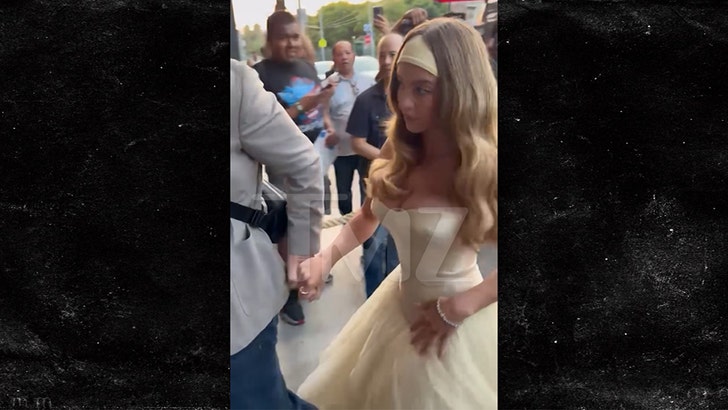 080425_sydney_sweeney_heckled_kal