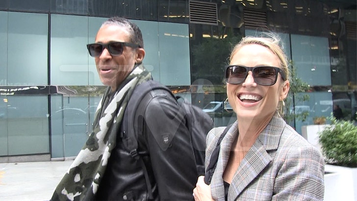 tj-holmes-amy-robach-kal-10-28-2025