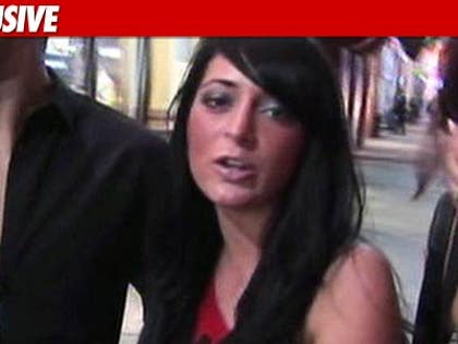 1115_angelina_EX_tmz_2