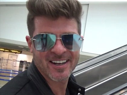 021017_robin_thicke_primary