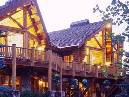 celeb_cool_cabins_guess_11_launch_airbnb