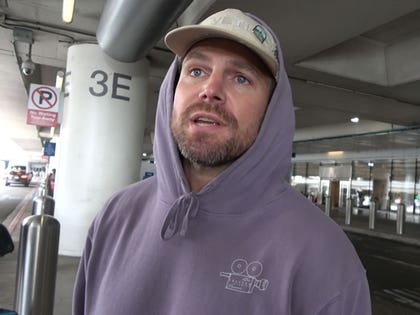 081323-stephen-amell-primary