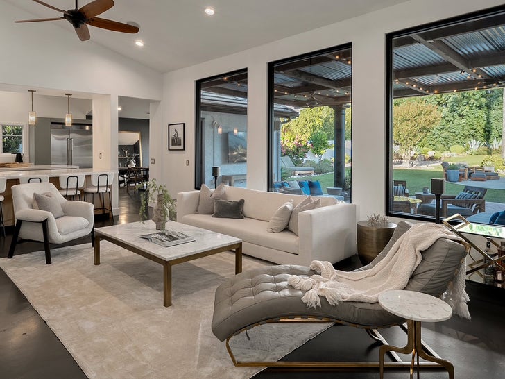 0128-Nicole-Young-Selling-Sunset-LA-Casa-in-vendita-Sub1