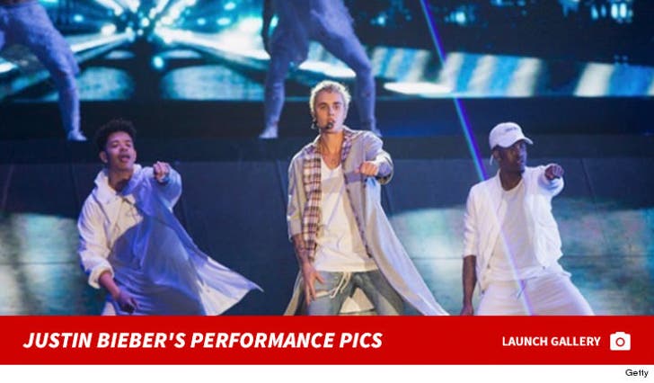 Justin Bieber's Performance Pics