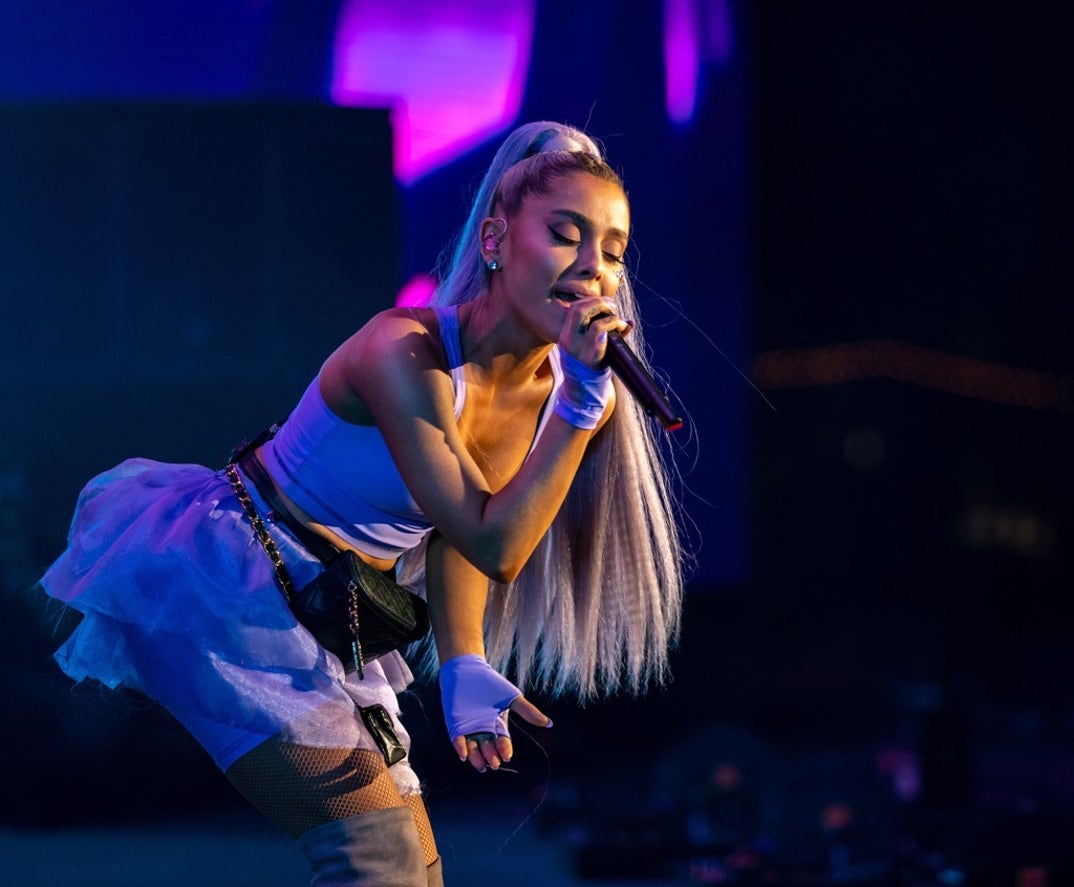 ariana_grande_performance_photos6