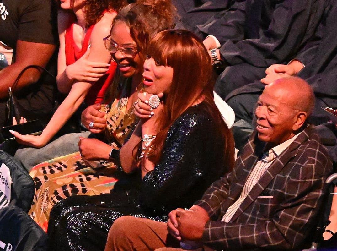 wendy williams silver dress Wendy Williams Dazzles In Silver Dress At Son's College Graduation