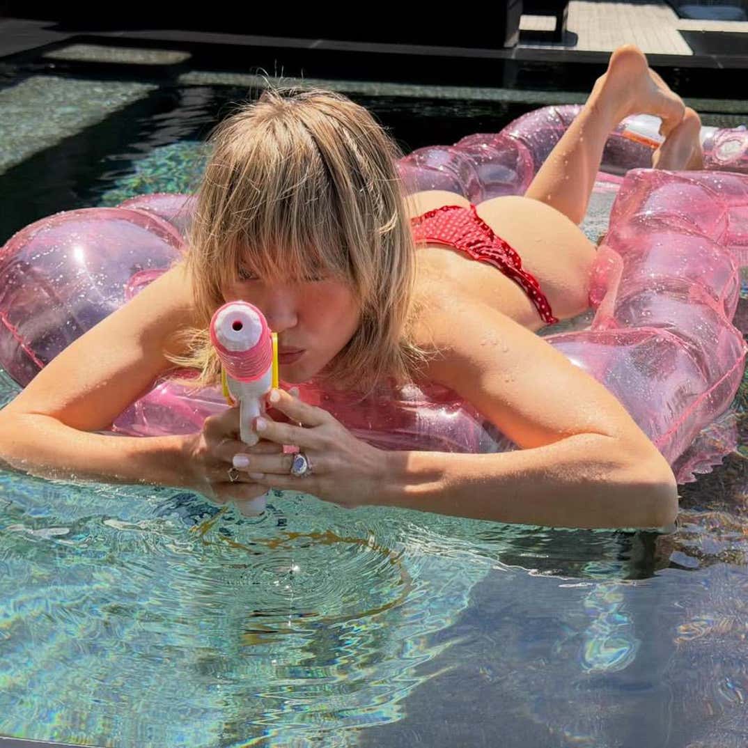 Suki Waterhouse Hot Shots 8