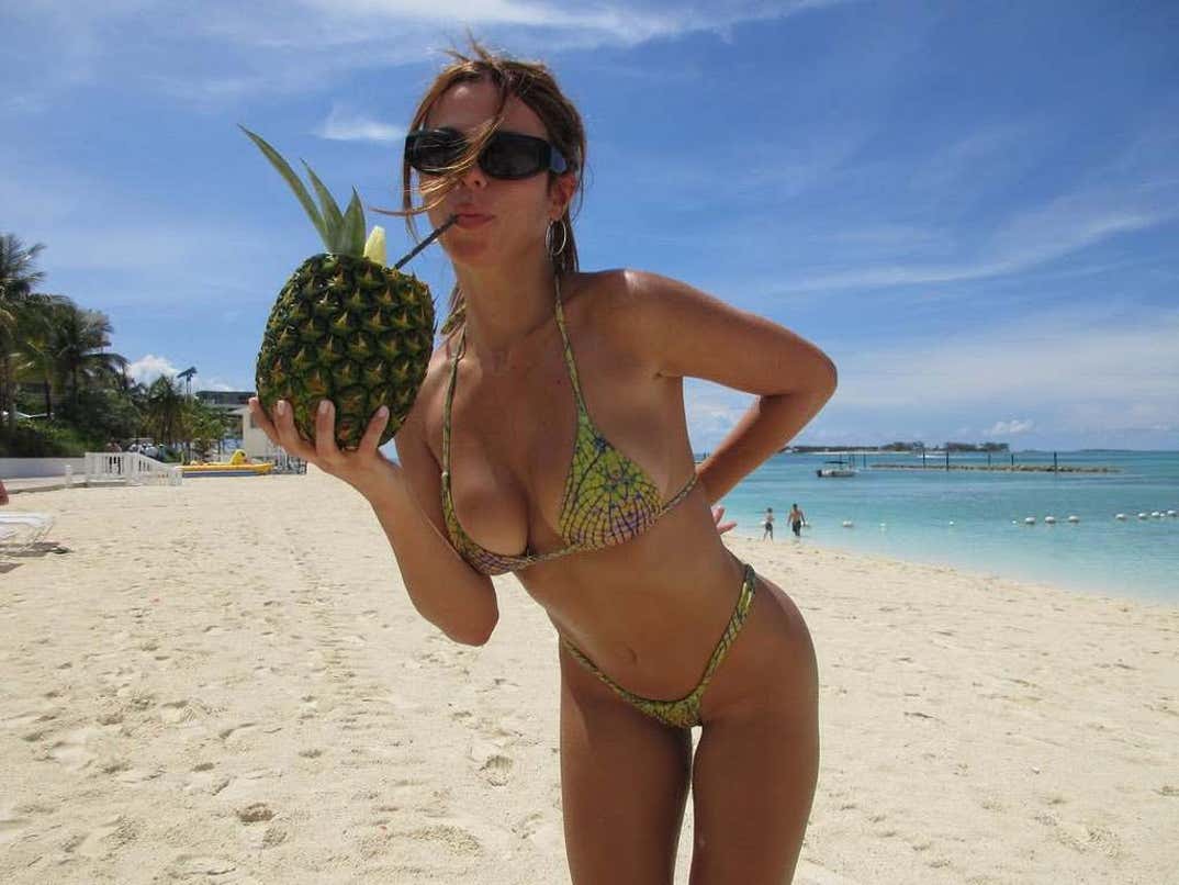 Victoria Villarroel Hot Shots 13
