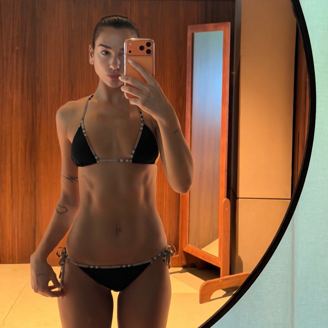 Dua Lipa Hot Shots 3