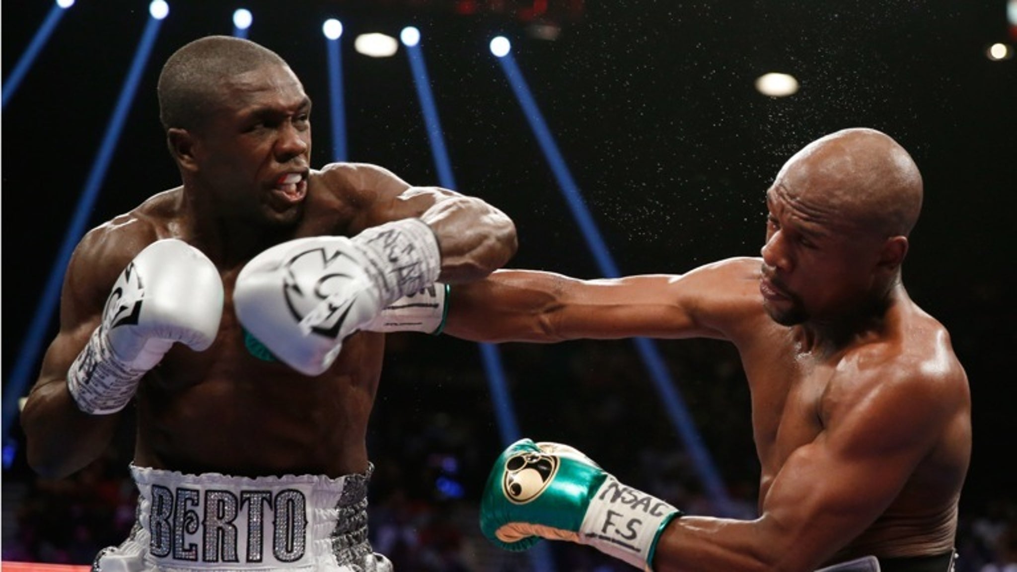 Floyd Mayweather Vs. Andre Berto -- The Fight Photos