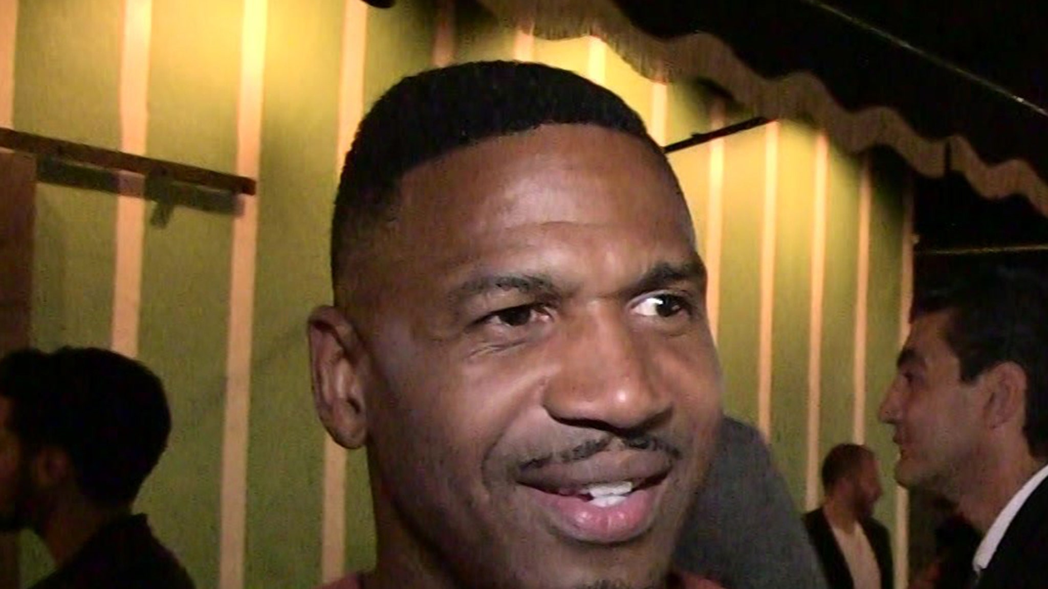 Sembra che Stevie J stia ricevendo sesso orale durante un’intervista su FaceTime