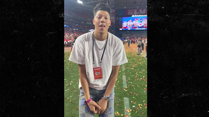 Patrick Mahomes' Brother Dances Behind Him During Post-Game Interview