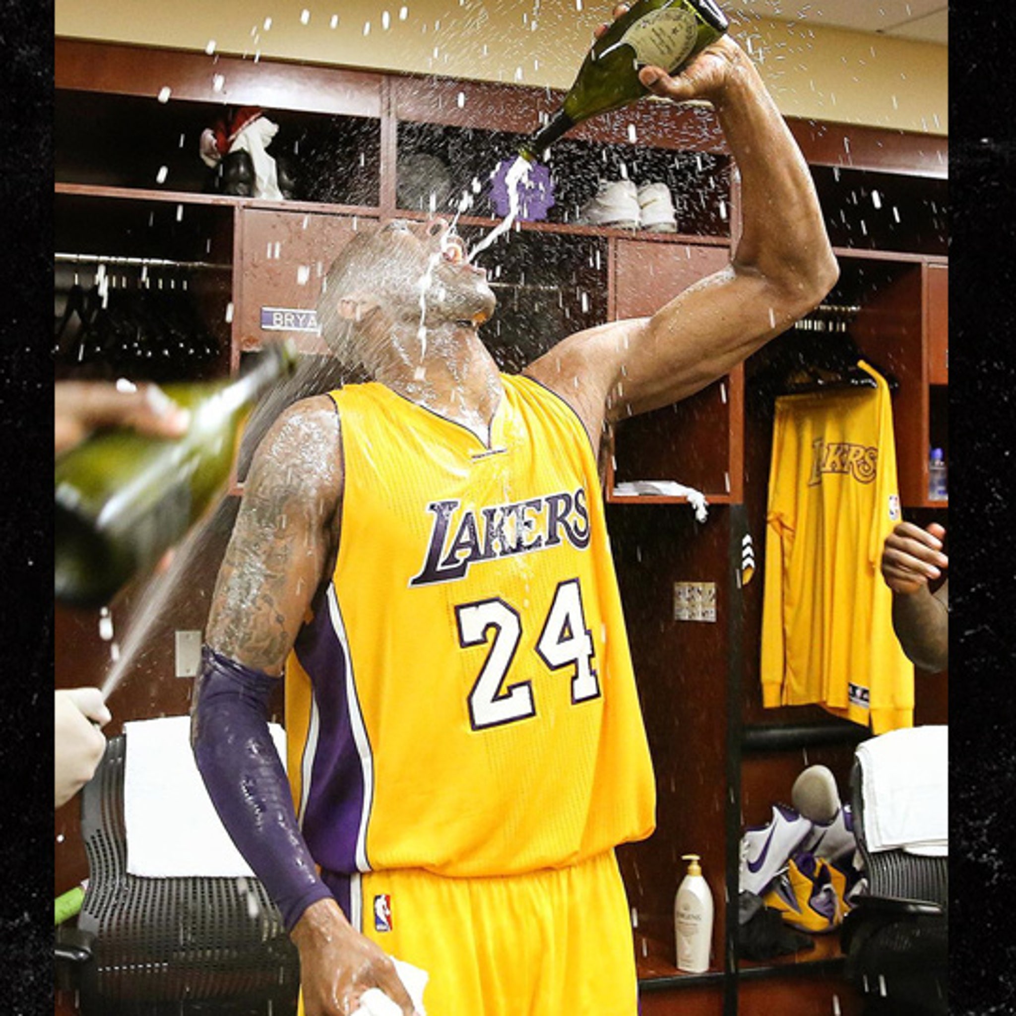 2-624-kobe-bryant-celebrating-photos-and-premium-high-res-pictures